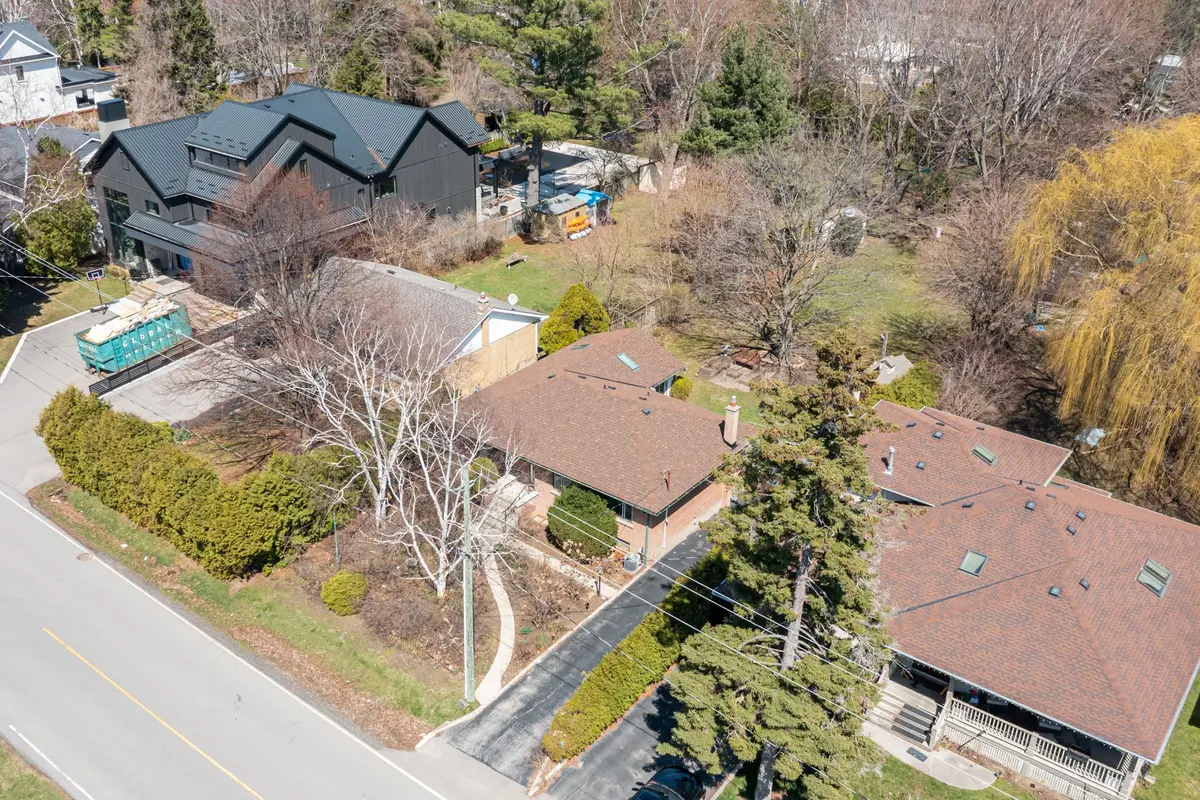 411 Maplehurst AVE, Oakville, ON L6L 4Y3