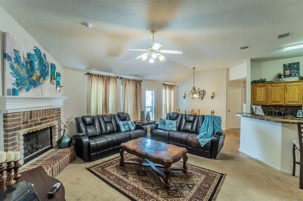 1634 Powder Horn Lane, Arlington, TX 76018