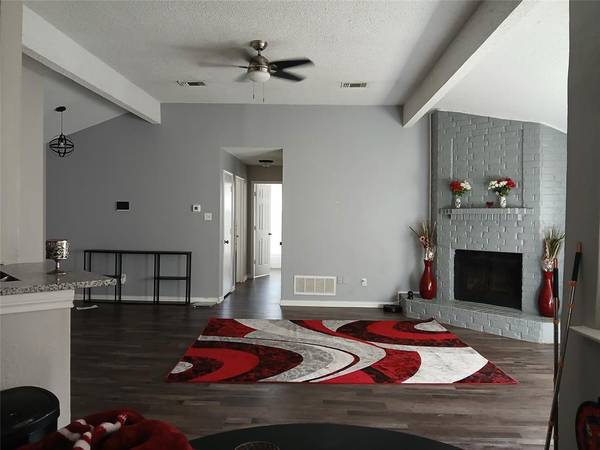 5002 Prairieview Court S, Arlington, TX 76017