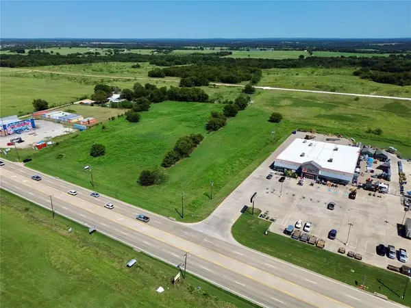1677 S 3RD Street, Mabank, TX 75147