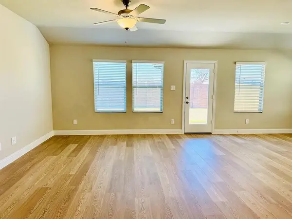 1093 Eagle Run Lane, Lavon, TX 75166