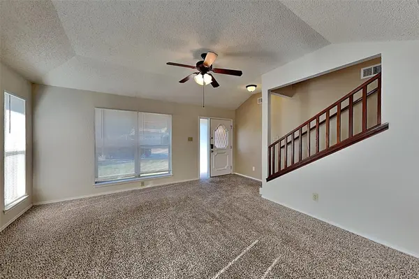 1716 Stoneway Drive, Grapevine, TX 76051