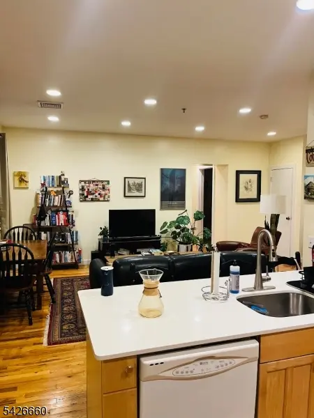 385 George St #2B, New Brunswick City, NJ 08901