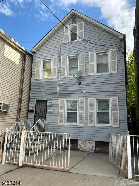 1041 Magnolia Ave, Elizabeth City, NJ 07201