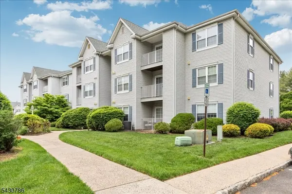 210 Stratford Pl, Bridgewater Twp., NJ 08805