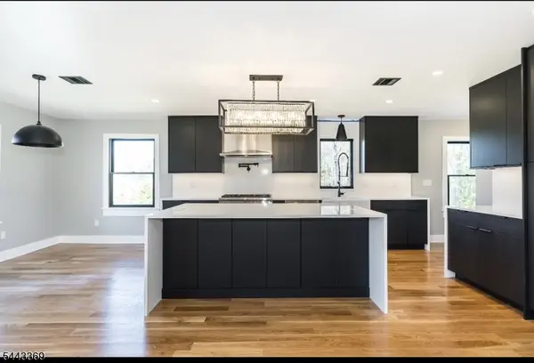 76 Burnet Rd, Florham Park Boro, NJ 07940