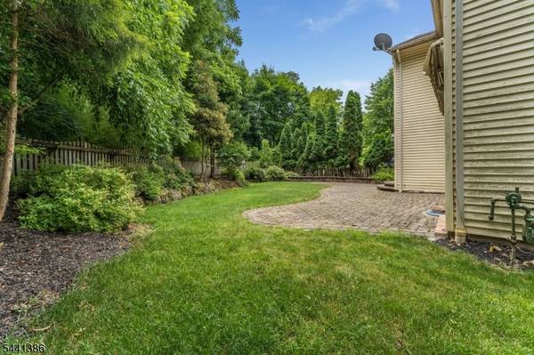 16 Woodland Ter, Bloomsbury Boro, NJ 08804