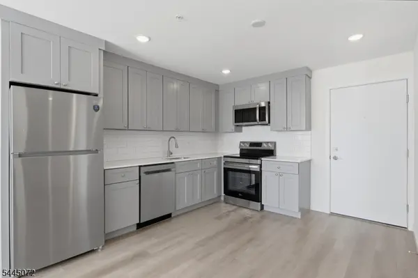 566 Springfield Ave #202, Newark City, NJ 07103