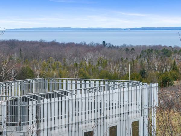7452 N Manitou TRL, Leelanau Twp, MI 49670