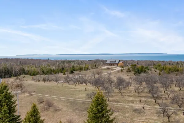 7452 N Manitou TRL, Leelanau Twp, MI 49670