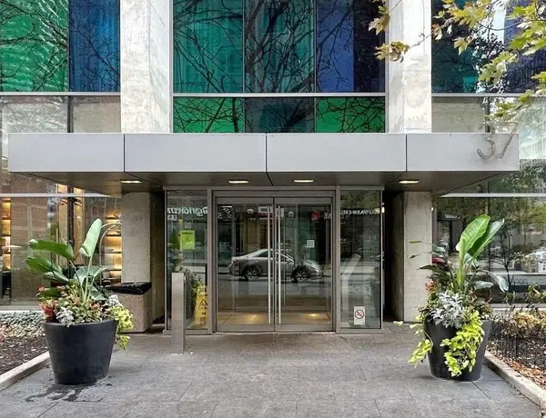 37 Grosvenor ST #610, Toronto C01, ON M4Y 3G5