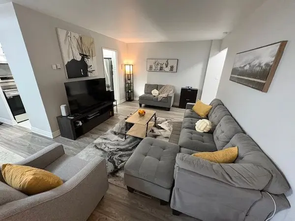 5 Massey SQ #1701, Toronto E03, ON M4C 5L6