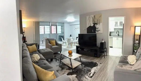 5 Massey SQ #1701, Toronto E03, ON M4C 5L6