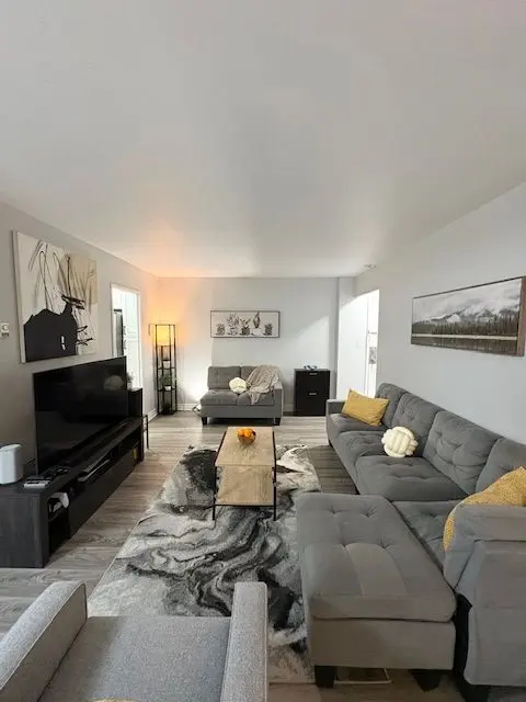 5 Massey SQ #1701, Toronto E03, ON M4C 5L6