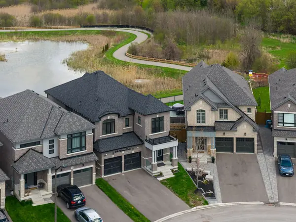 64 Closson DR, Whitby, ON L1P 0M9