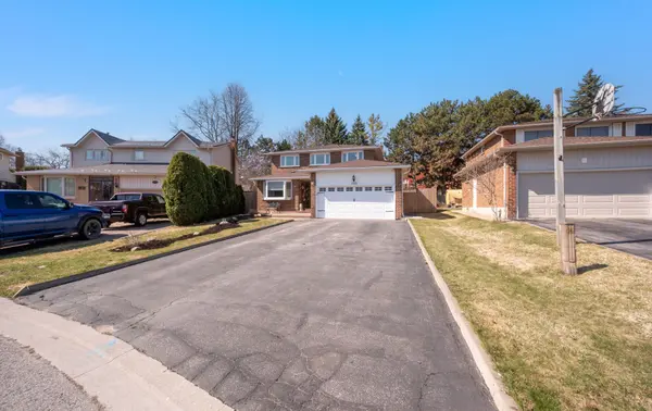 250 Plymouth TRL, Newmarket, ON L3Y 6G7