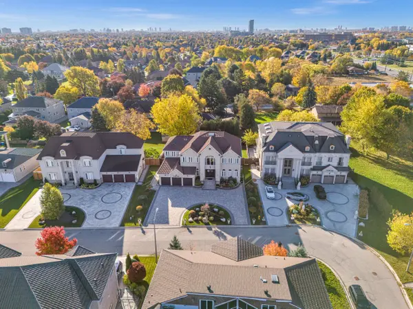 9 Alai CIR, Markham, ON L3R 1E2
