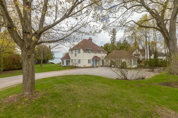 724 Lake DR N, Georgina, ON L4P 3C8