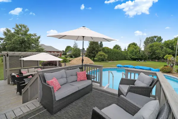 18 Maple DR, Wasaga Beach, ON L9Z 0A7