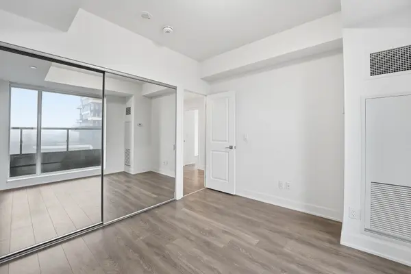 297 Oak Walk DR #604, Oakville, ON L6H 3R6