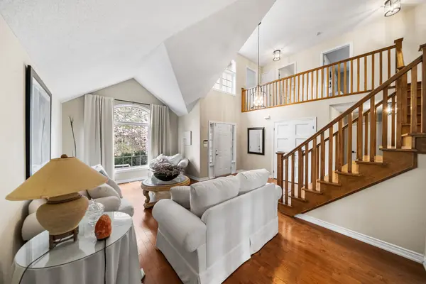 2139 Bushtrail CT, Burlington, ON L7M 4B2
