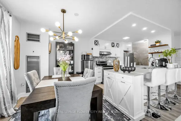 3 Hickory Tree RD #908, Toronto W04, ON M9N 3W5