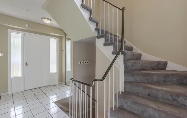 3 Longbourne CRES, Brampton, ON L6S 2R8