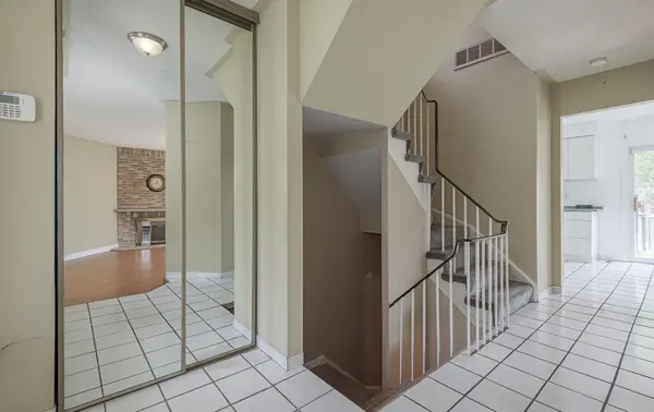 3 Longbourne CRES, Brampton, ON L6S 2R8