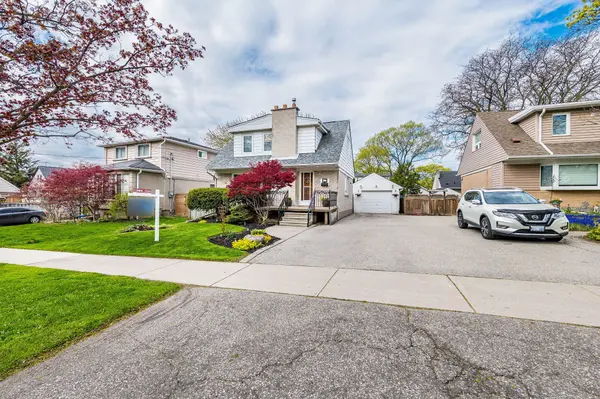6 Esmond CRES, Toronto W10, ON M9W 3P8