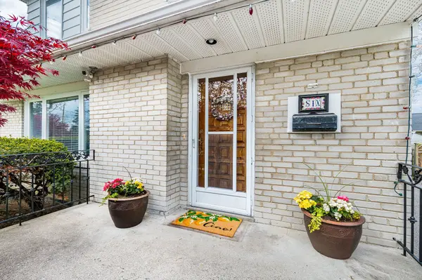 6 Esmond CRES, Toronto W10, ON M9W 3P8