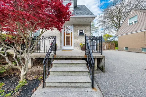 6 Esmond CRES, Toronto W10, ON M9W 3P8