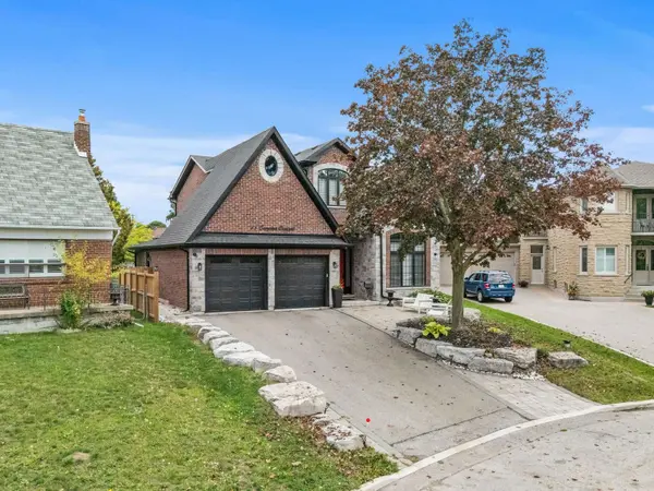 11 Compton CRES, Toronto W05, ON M3M 2C3