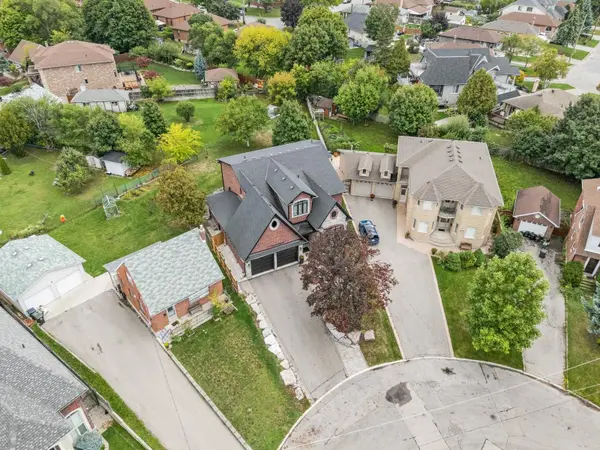 11 Compton CRES, Toronto W05, ON M3M 2C3