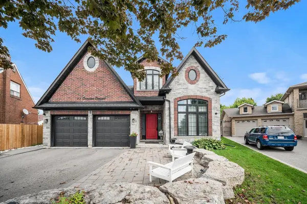 11 Compton CRES, Toronto W05, ON M3M 2C3