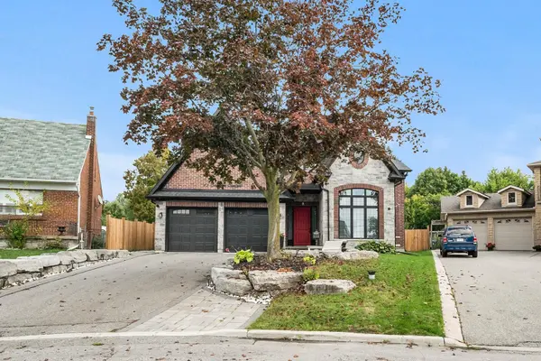 11 Compton CRES, Toronto W05, ON M3M 2C3