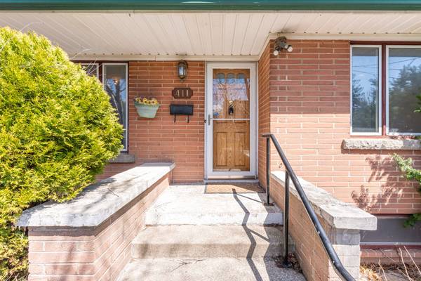 411 Maplehurst AVE, Oakville, ON L6L 4Y3