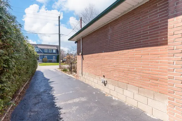 411 Maplehurst AVE, Oakville, ON L6L 4Y3