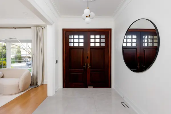 36 Gardenvale RD, Toronto W07, ON M8Z 4B9