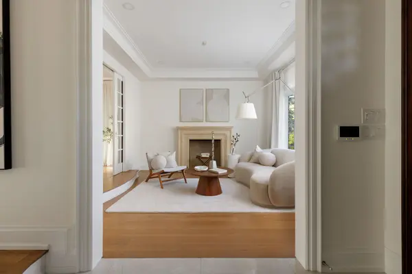 36 Gardenvale RD, Toronto W07, ON M8Z 4B9