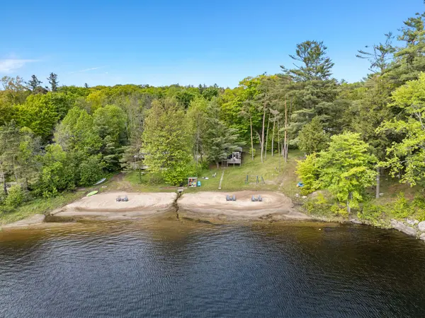 1113 Moon River RD, Muskoka Lakes, ON P0C 1A0