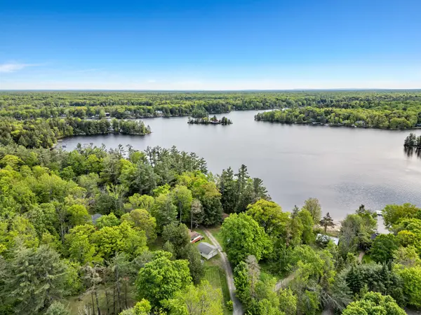 1113 Moon River RD, Muskoka Lakes, ON P0C 1A0
