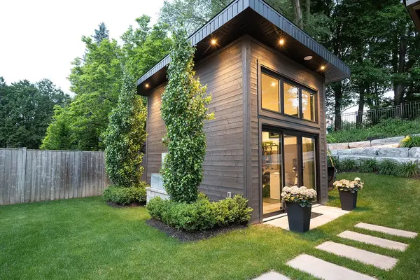 111 Judith CRES, Hamilton, ON L9G 1L3