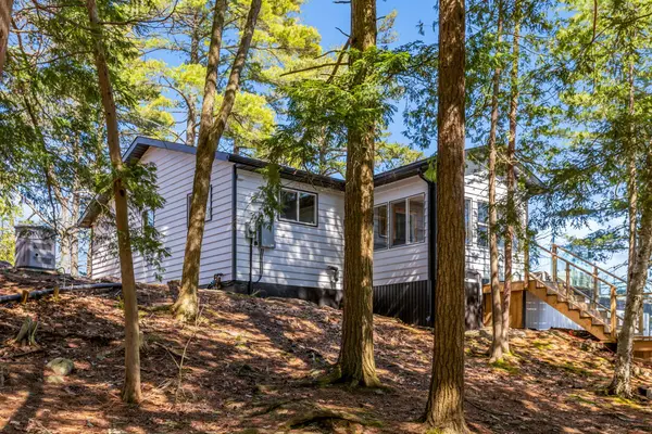 29 BEACHGROVE ISLAND 33LM N/A, Gravenhurst, ON P1P 1R2