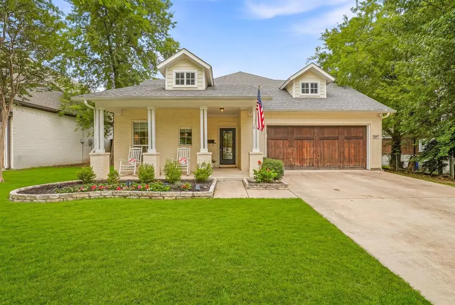 713 N Bailey Avenue, Fort Worth, TX 76107