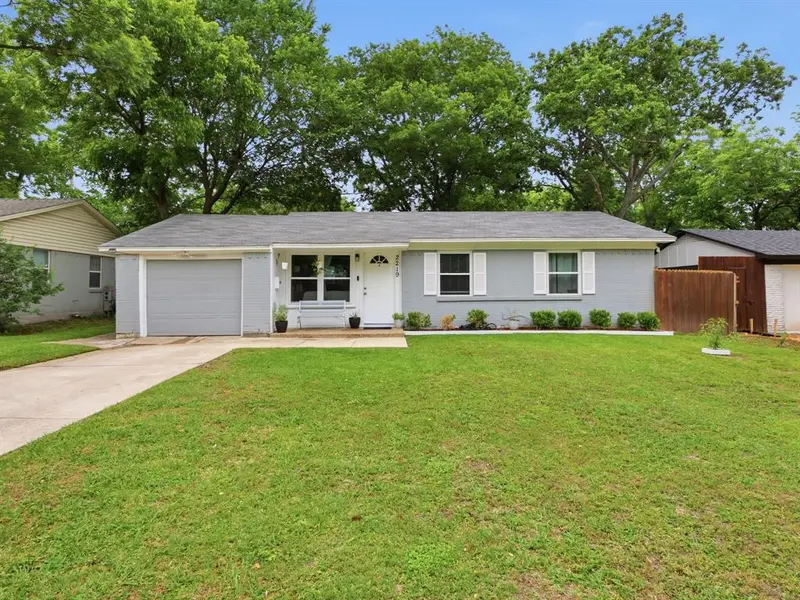 2219 Loyce Drive, Mesquite, TX 75149