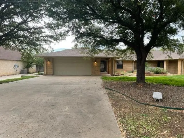 609 Williamsburg Court, Granbury, TX 76048