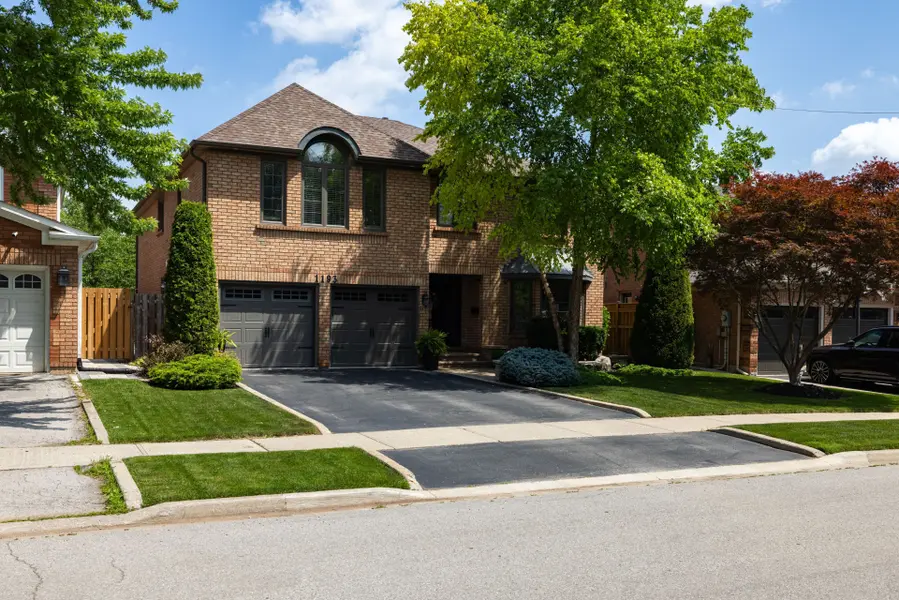 1193 Bowman DR, Oakville, ON L6M 2T3