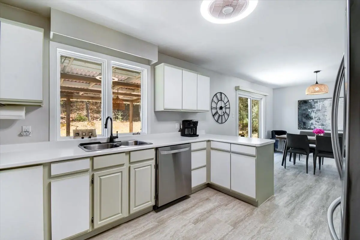 25 Forest Hill RD, Bancroft, ON K0L 1C0