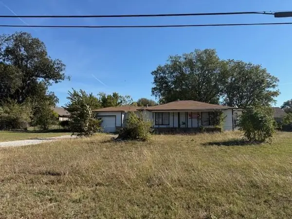 614 N Main Street, Springtown, TX 76082