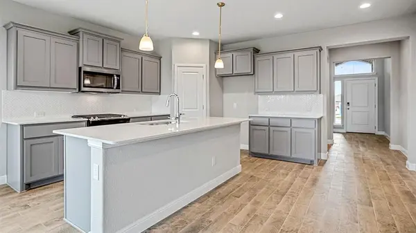 1469 CANTERBURY Trail, Desoto, TX 75115